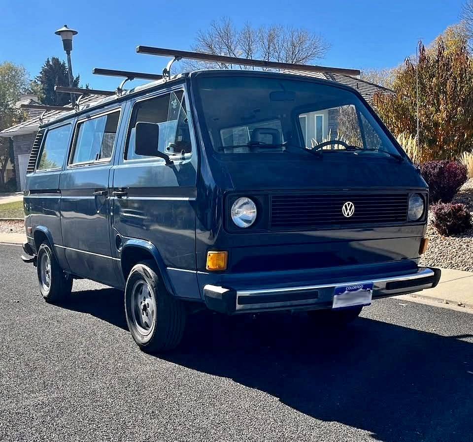 Volkswagen-vanagon-1983-blue
