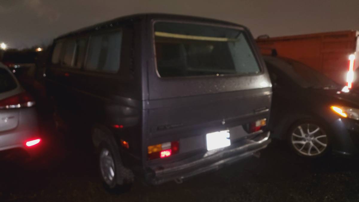 Volkswagen-vanagon-1983-brown-1