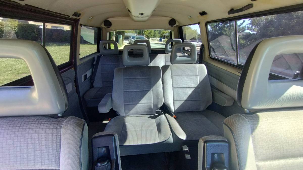 Volkswagen-vanagon-1990-custom-17