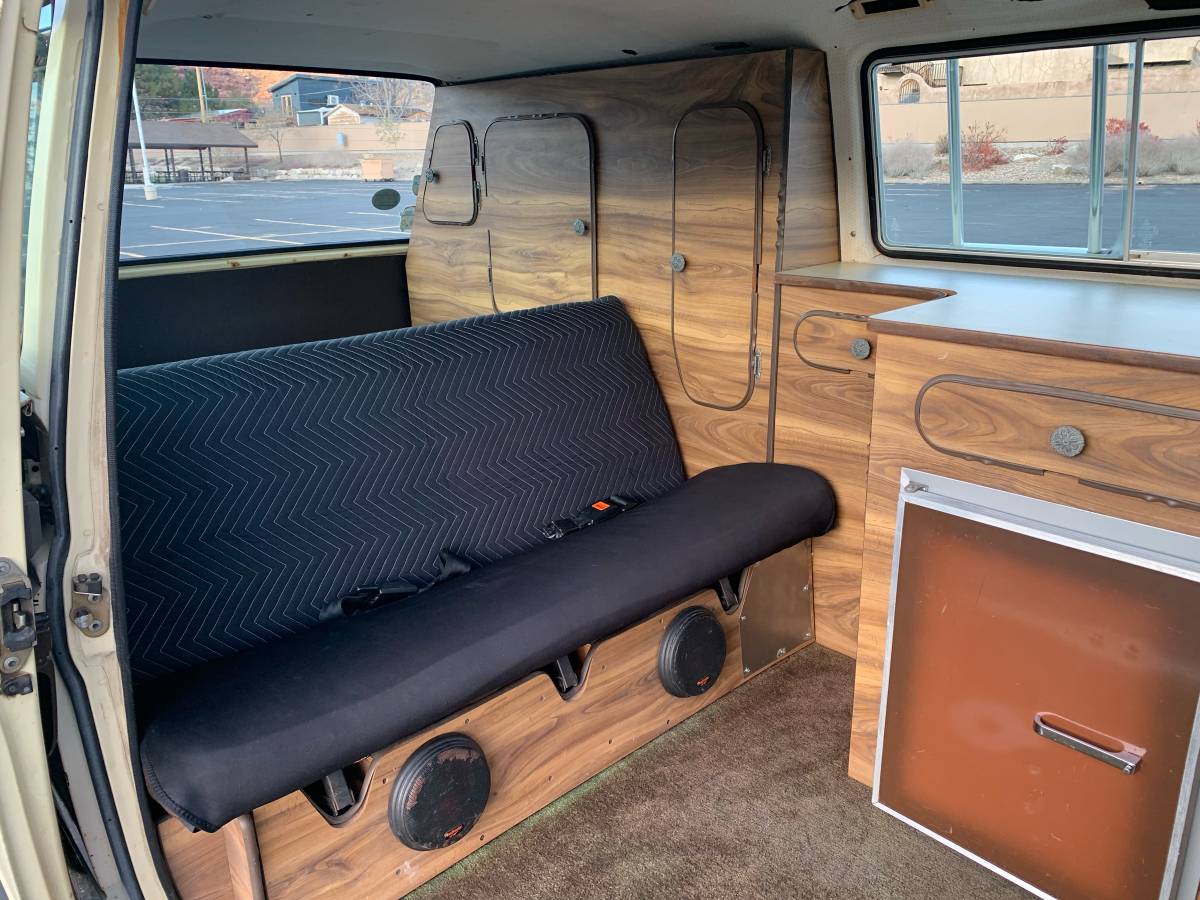 Volkswagen-vanagon-diesel-1982-custom-16