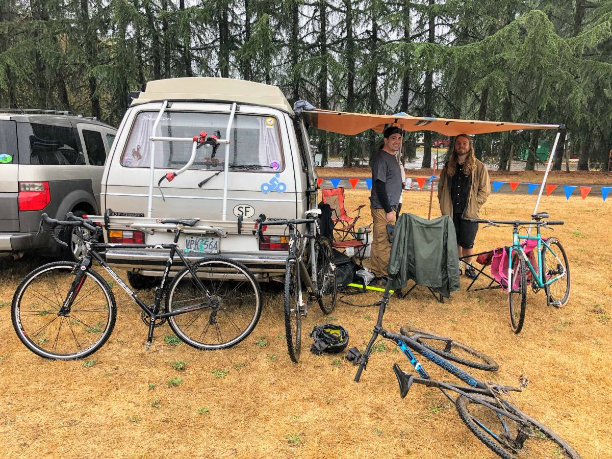 Volkswagen-vanagon-riviera-1985-grey-2