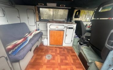 Volkswagen-vanagon-riviera-1985-grey-8