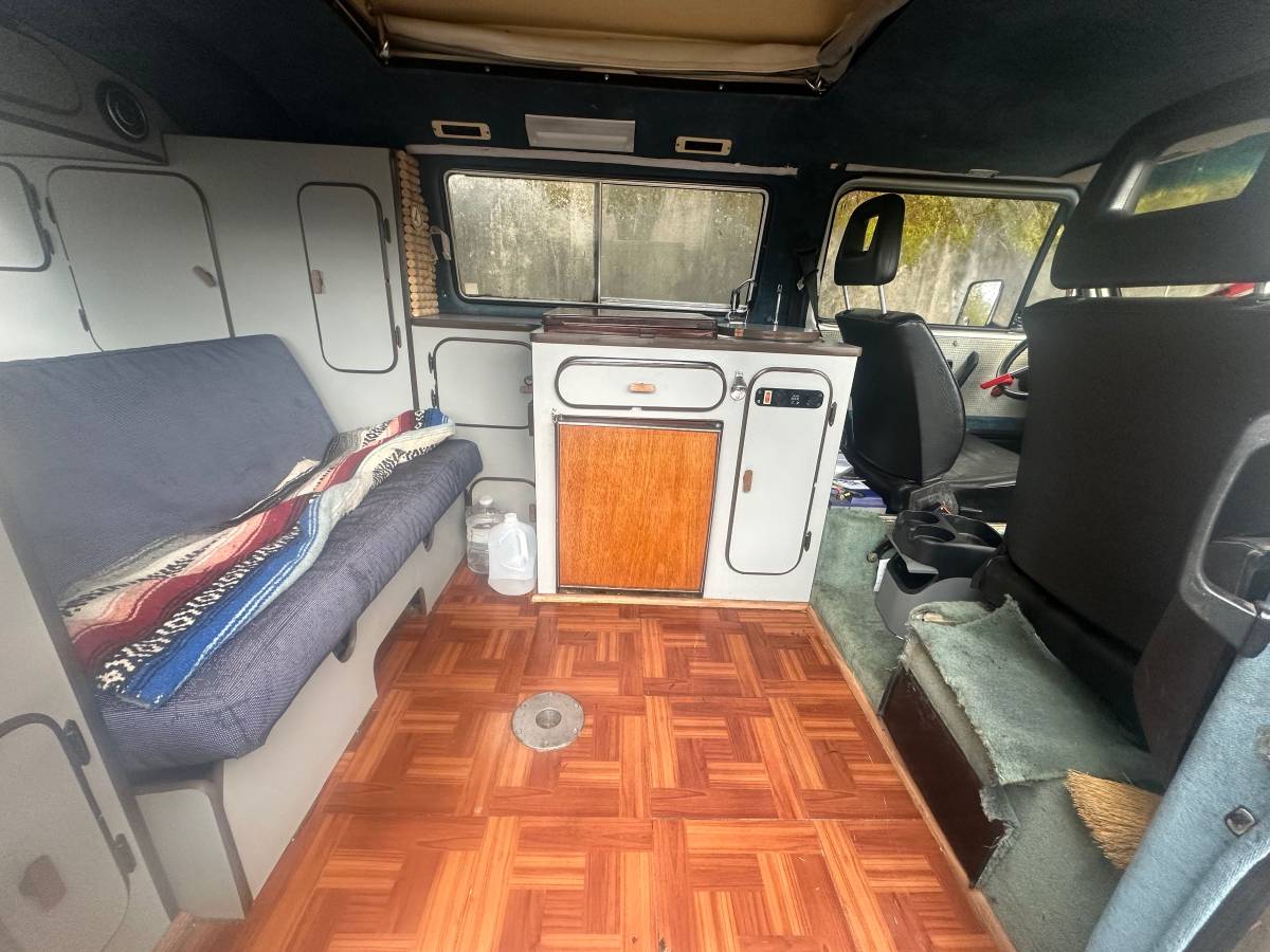 Volkswagen-vanagon-riviera-1985-grey-8