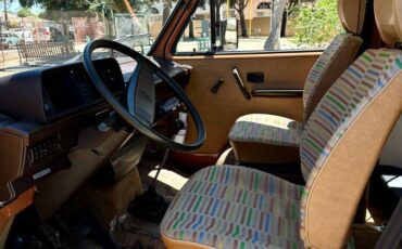 Volkswagen-vanagon-westfalia-1980-brown-2