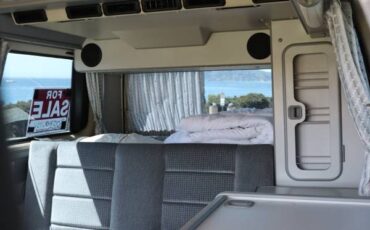Volkswagen-vanagon-westfalia-1989-white-10