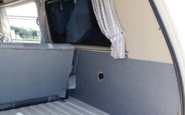 Volkswagen-vanagon-westfalia-1989-white-11