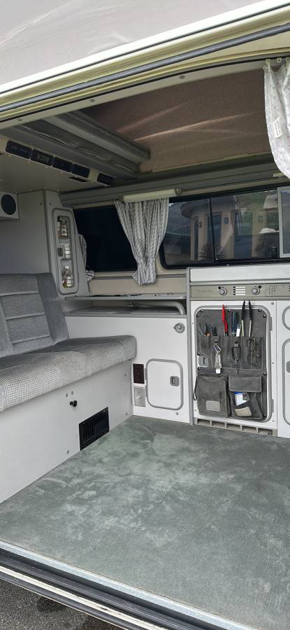 Volkswagen-vanagon-westfalia-1989-white-12