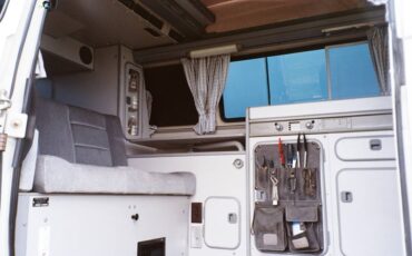 Volkswagen-vanagon-westfalia-1989-white-5