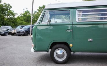 Volkswagen-westfalia-camper-1968-green-1