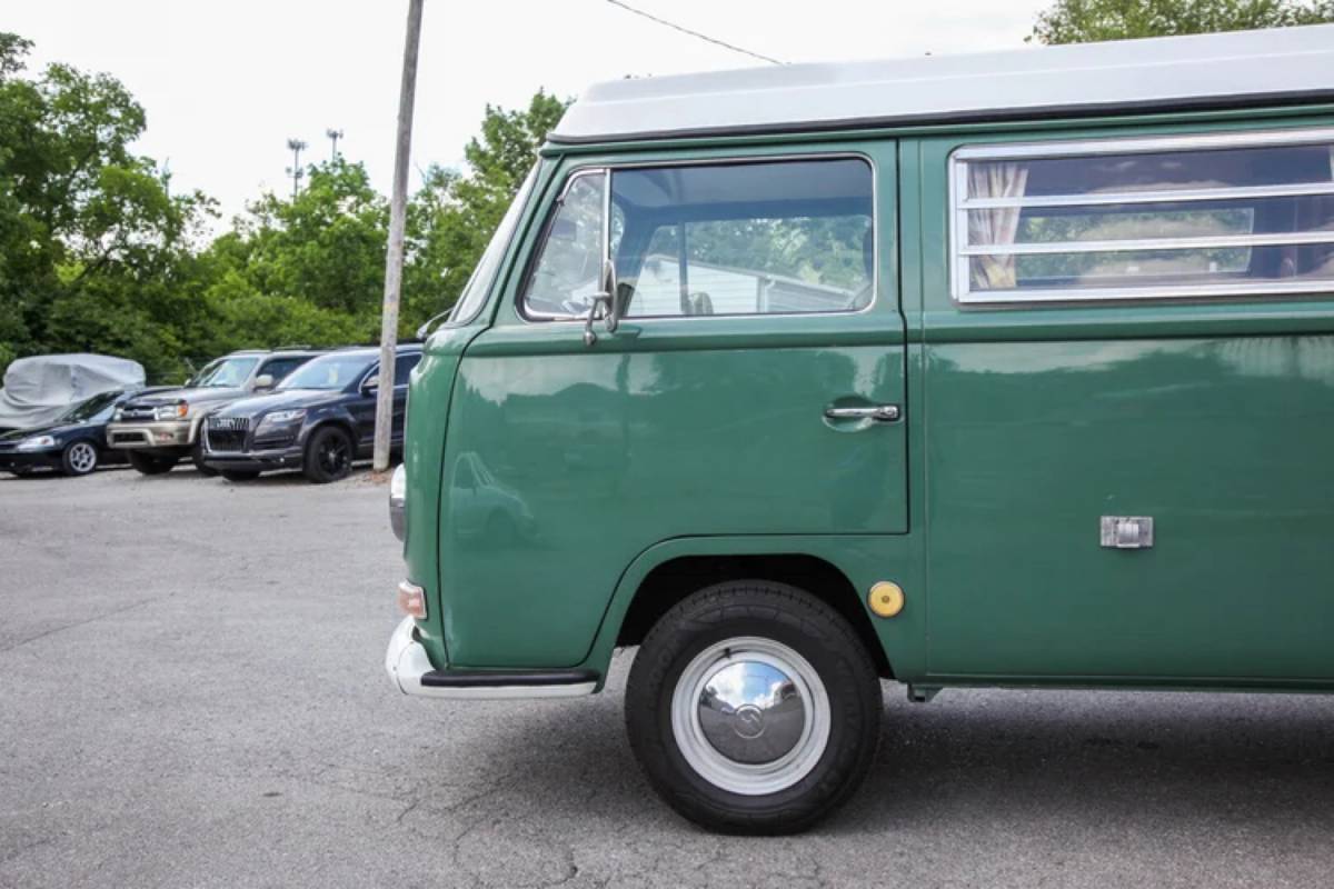 Volkswagen-westfalia-camper-1968-green-1
