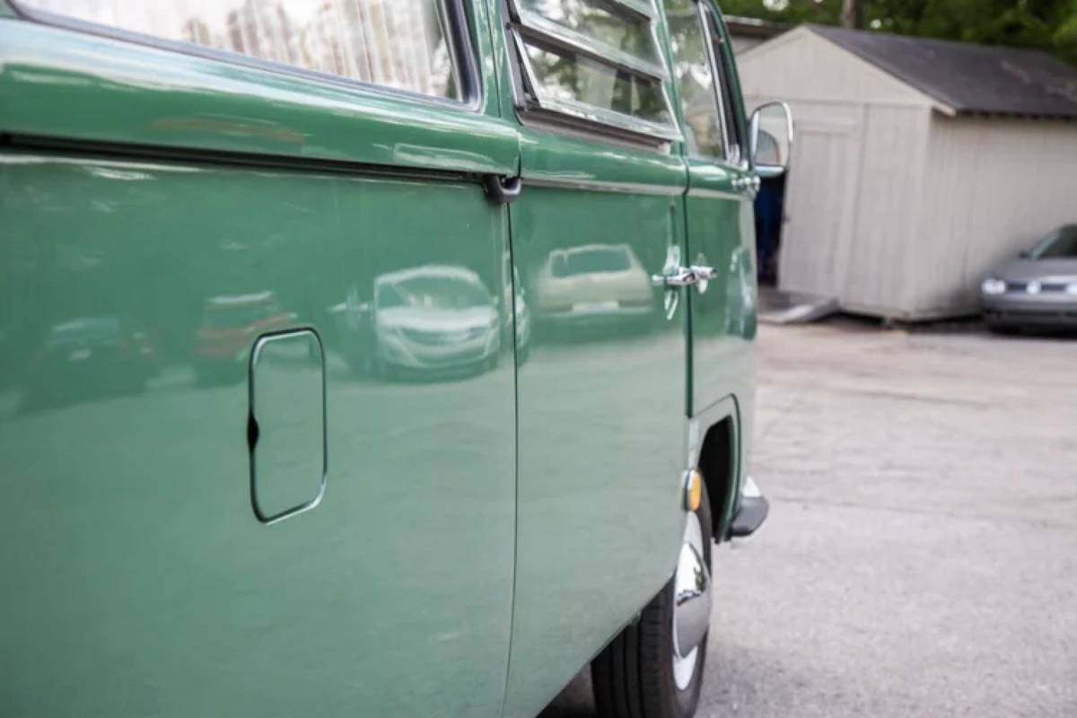Volkswagen-westfalia-camper-1968-green-10
