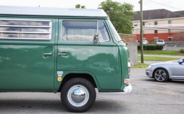 Volkswagen-westfalia-camper-1968-green-11