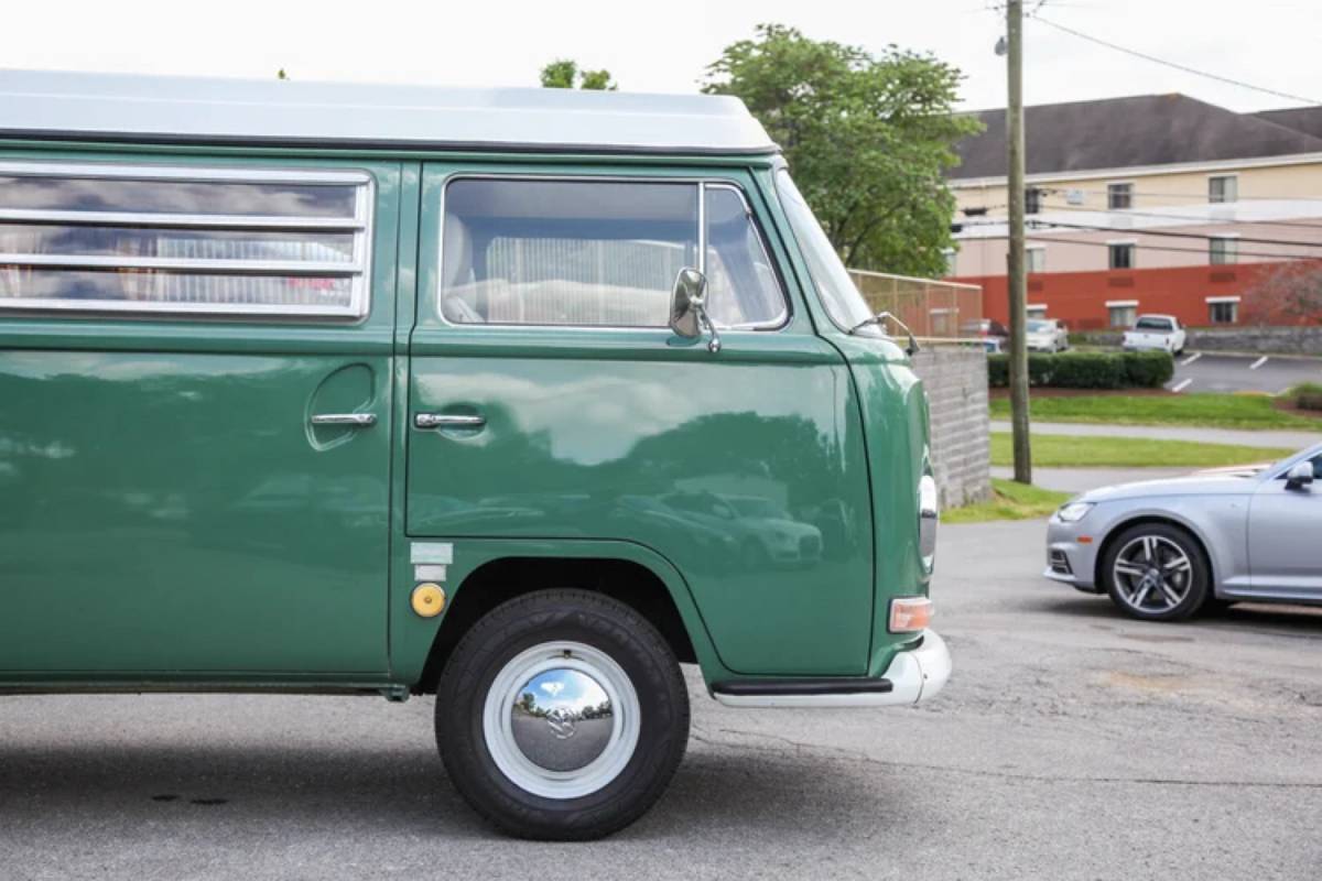 Volkswagen-westfalia-camper-1968-green-11