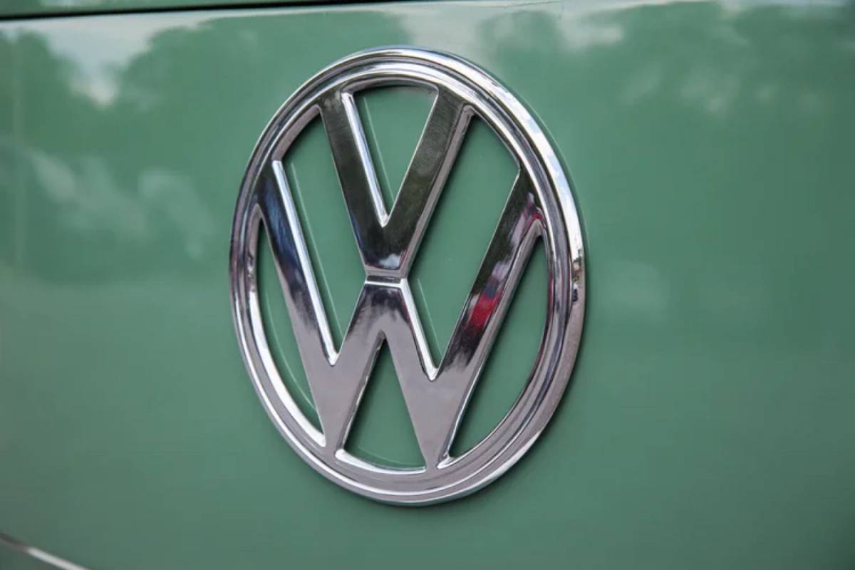 Volkswagen-westfalia-camper-1968-green-12