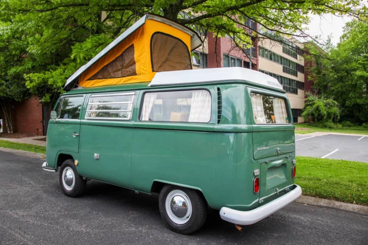 Volkswagen-westfalia-camper-1968-green-14