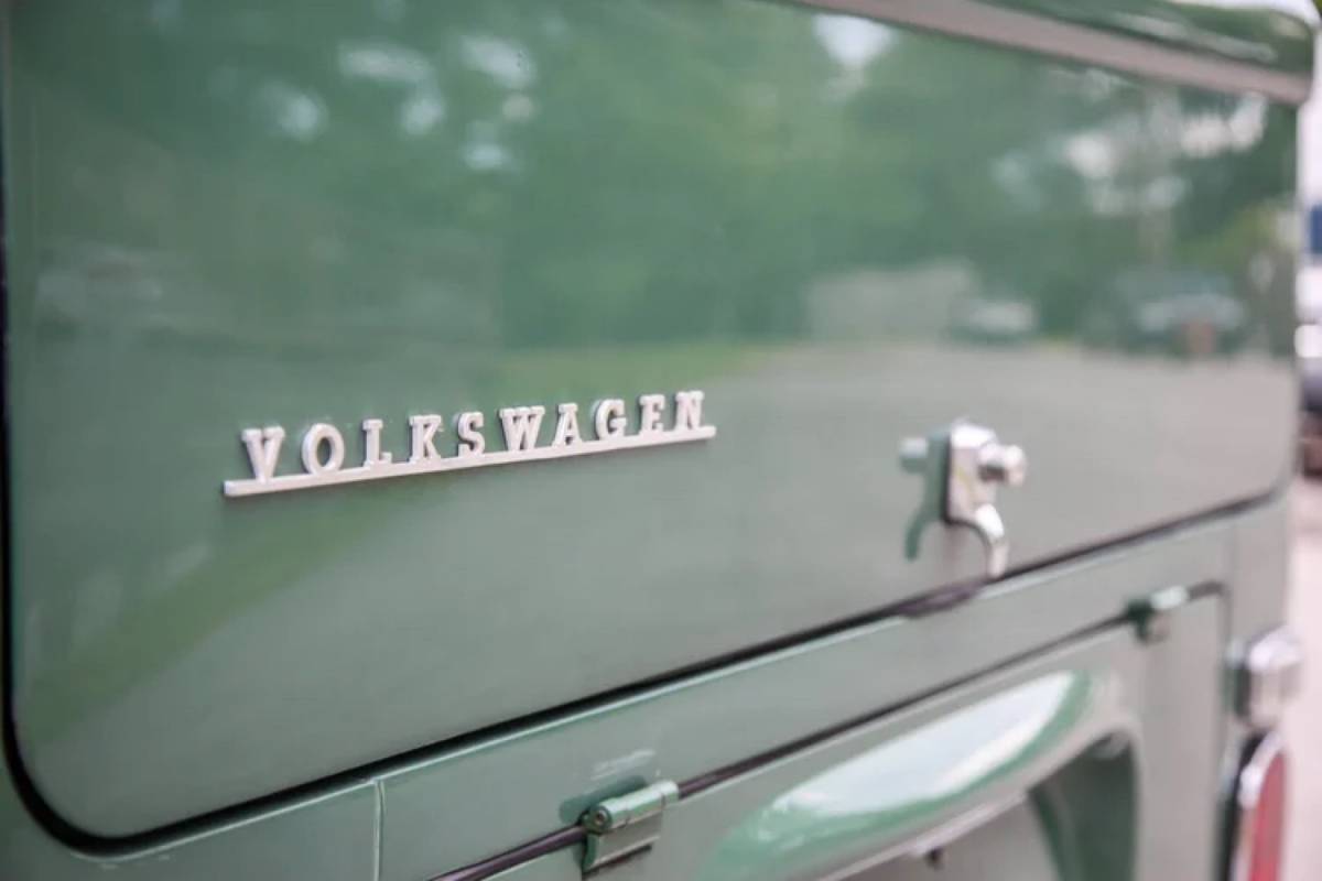 Volkswagen-westfalia-camper-1968-green-15