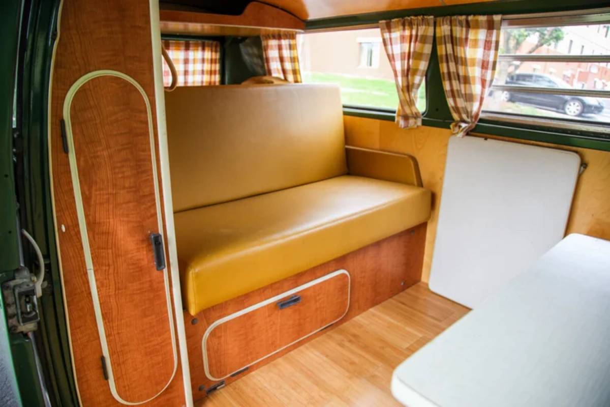 Volkswagen-westfalia-camper-1968-green-16
