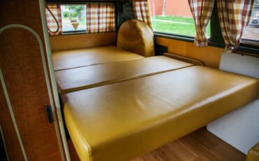 Volkswagen-westfalia-camper-1968-green-17
