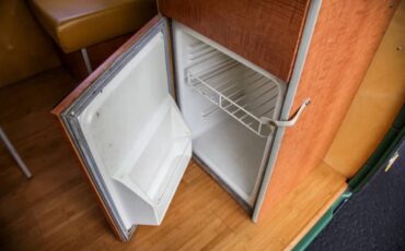 Volkswagen-westfalia-camper-1968-green-18