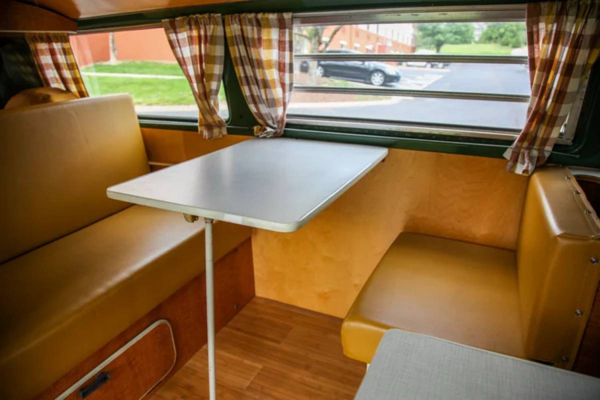 Volkswagen-westfalia-camper-1968-green-2