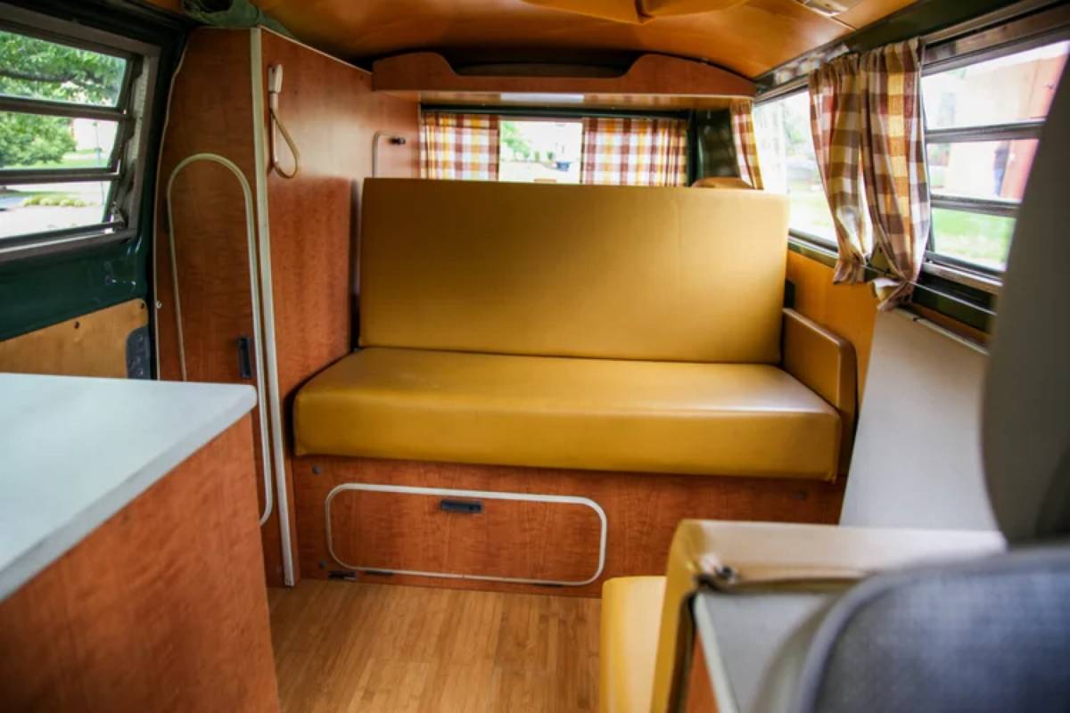 Volkswagen-westfalia-camper-1968-green-20