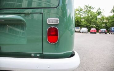 Volkswagen-westfalia-camper-1968-green-21