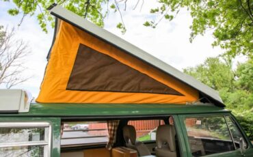 Volkswagen-westfalia-camper-1968-green-22