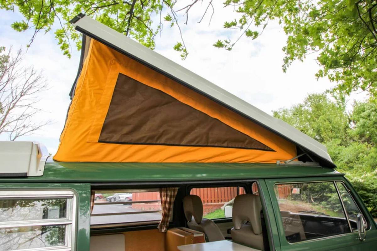 Volkswagen-westfalia-camper-1968-green-22