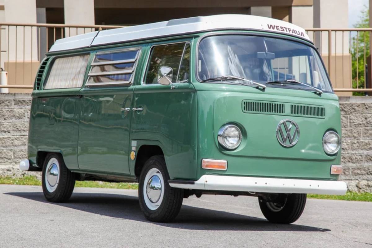 Volkswagen-westfalia-camper-1968-green-4