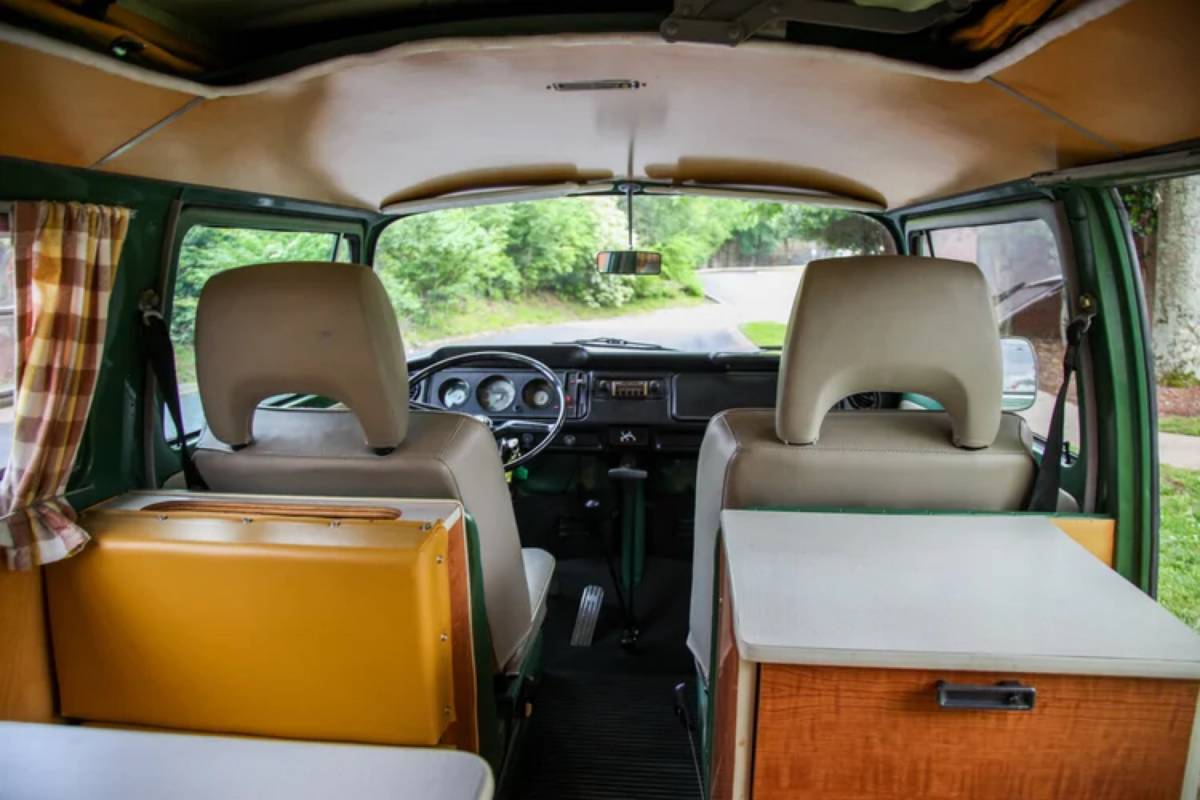 Volkswagen-westfalia-camper-1968-green-6