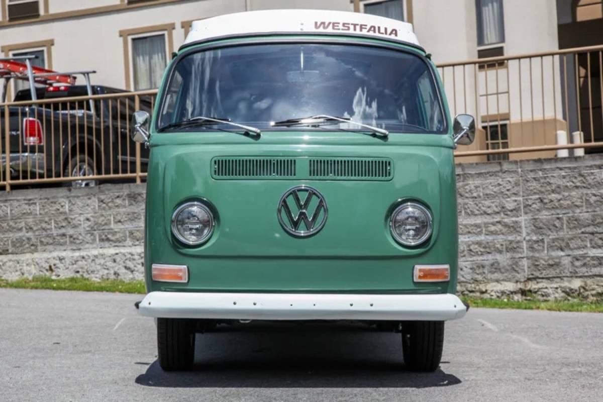 Volkswagen-westfalia-camper-1968-green