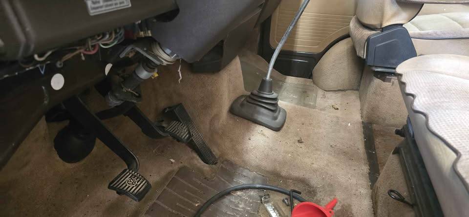 Volkswagon-vanagon-camper-van-1985-12