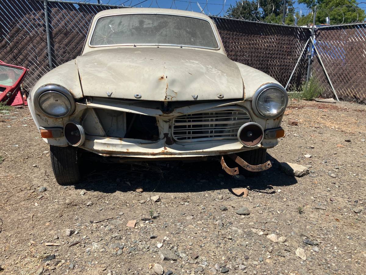 Volvo-122s-2-door-sedan-1967-white-1