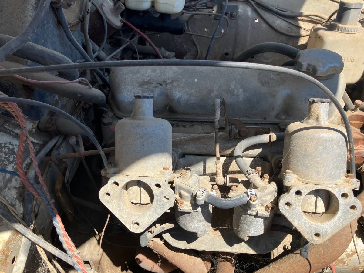 Volvo-122s-2-door-sedan-1967-white-10