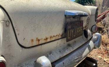 Volvo-122s-2-door-sedan-1967-white-12