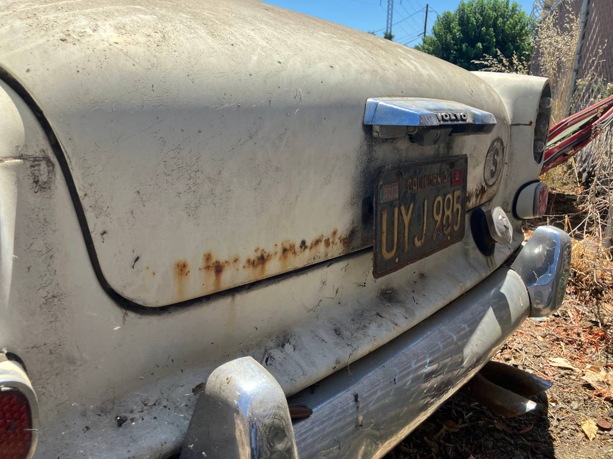 Volvo-122s-2-door-sedan-1967-white-12