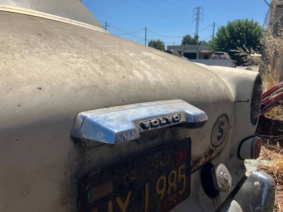 Volvo-122s-2-door-sedan-1967-white-13