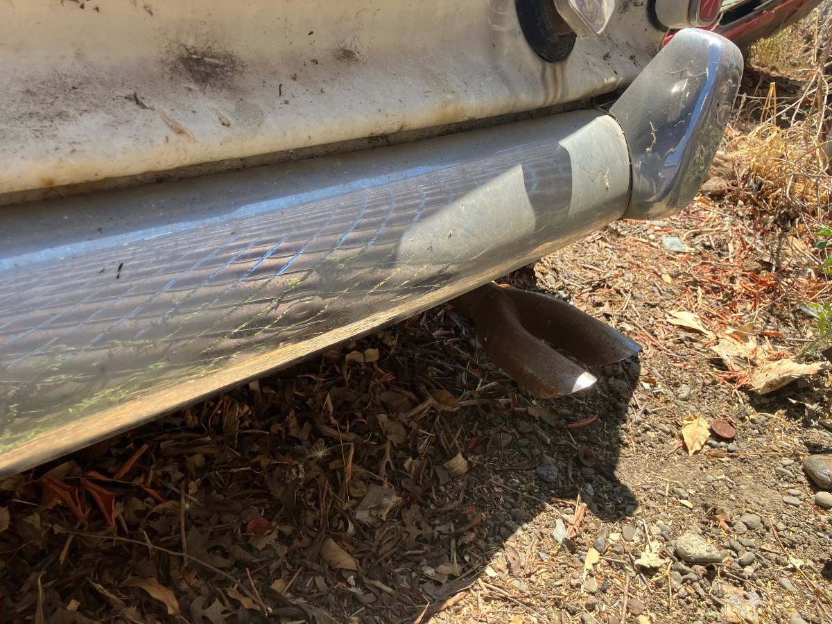 Volvo-122s-2-door-sedan-1967-white-14