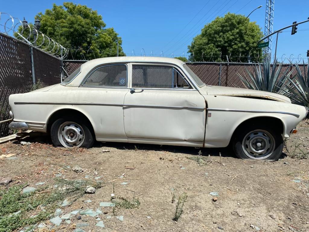 Volvo-122s-2-door-sedan-1967-white-16