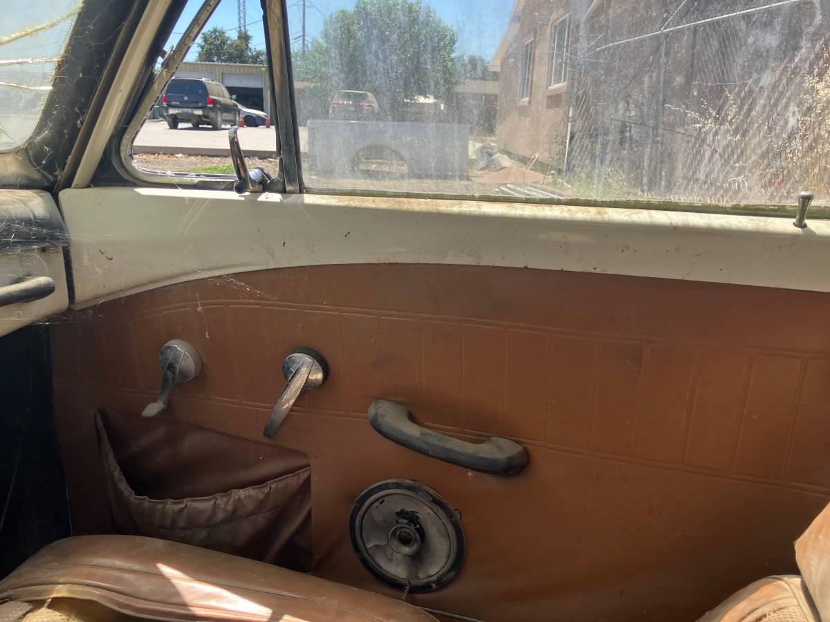 Volvo-122s-2-door-sedan-1967-white-17