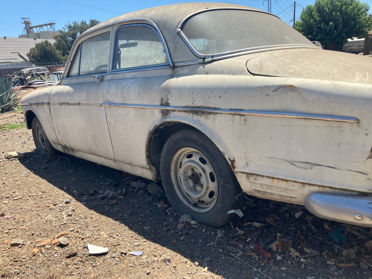 Volvo-122s-2-door-sedan-1967-white-2