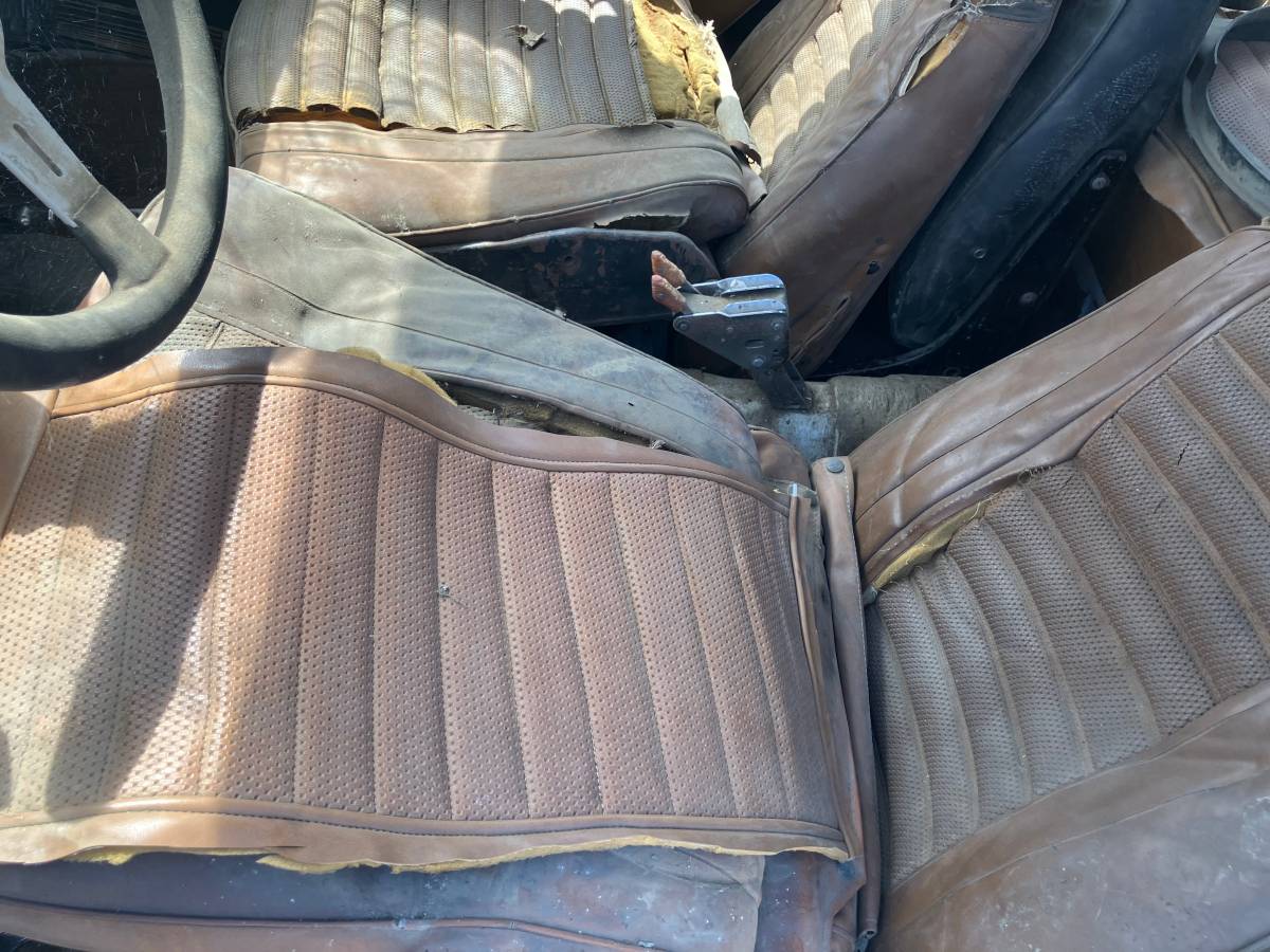 Volvo-122s-2-door-sedan-1967-white-3