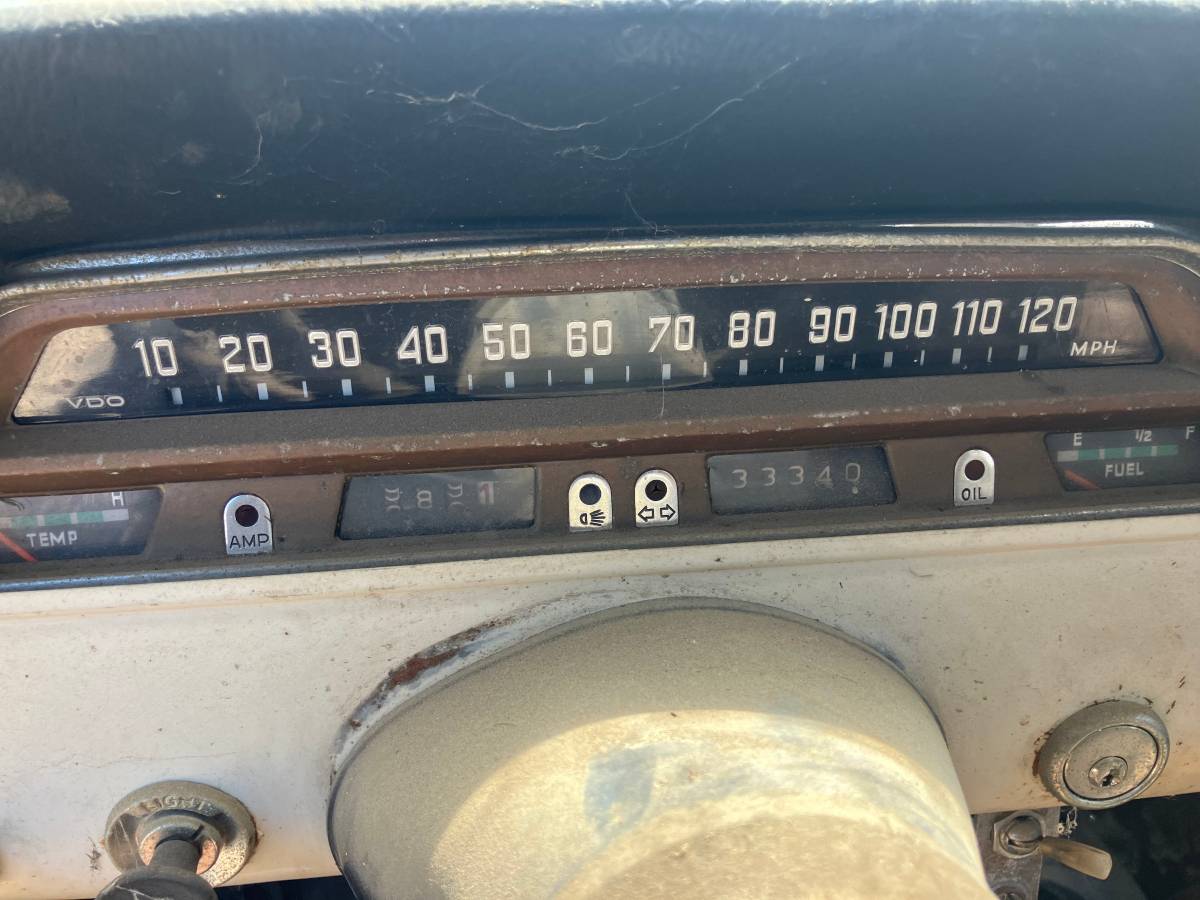 Volvo-122s-2-door-sedan-1967-white-5