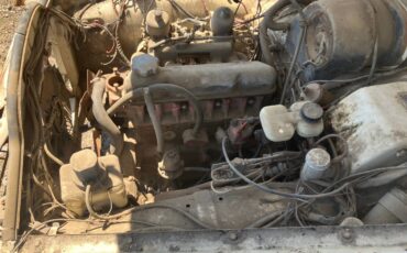 Volvo-122s-2-door-sedan-1967-white-8