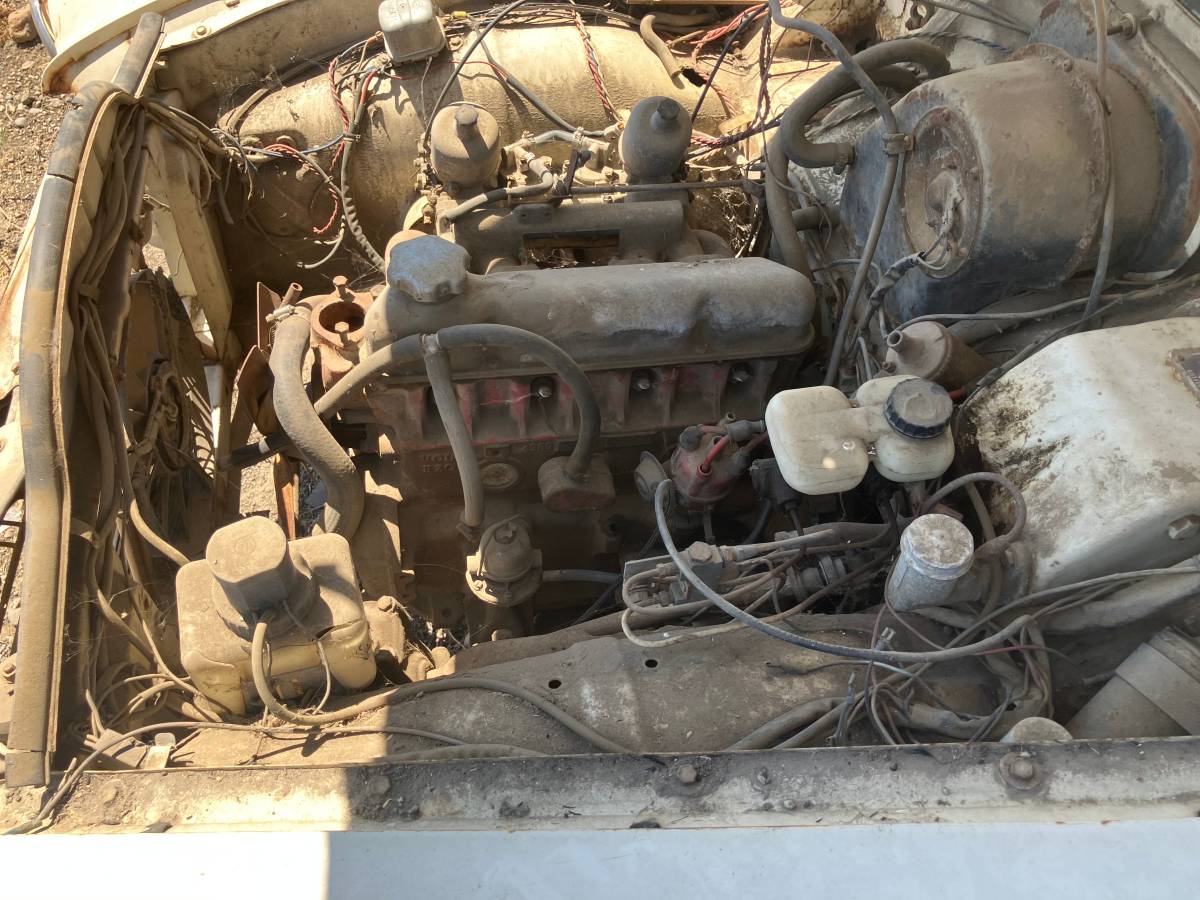 Volvo-122s-2-door-sedan-1967-white-8