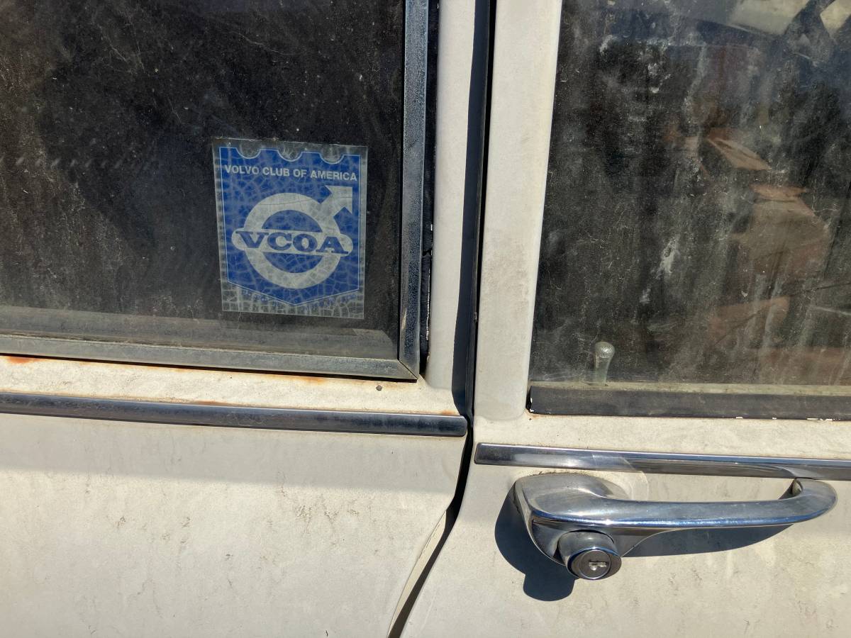 Volvo-122s-2-door-sedan-1967-white-9