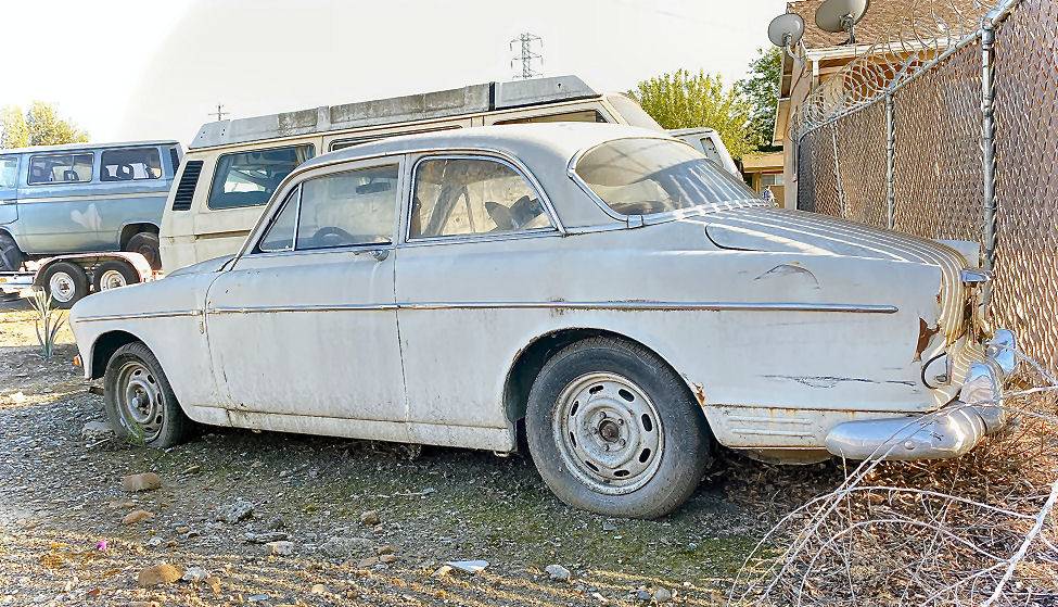 Volvo-122s-2-door-sedan-1967-white