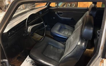 Volvo-142e-1971-silver-10