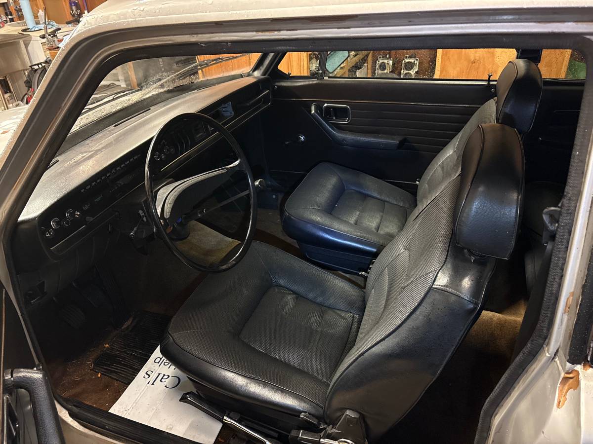 Volvo-142e-1971-silver-10