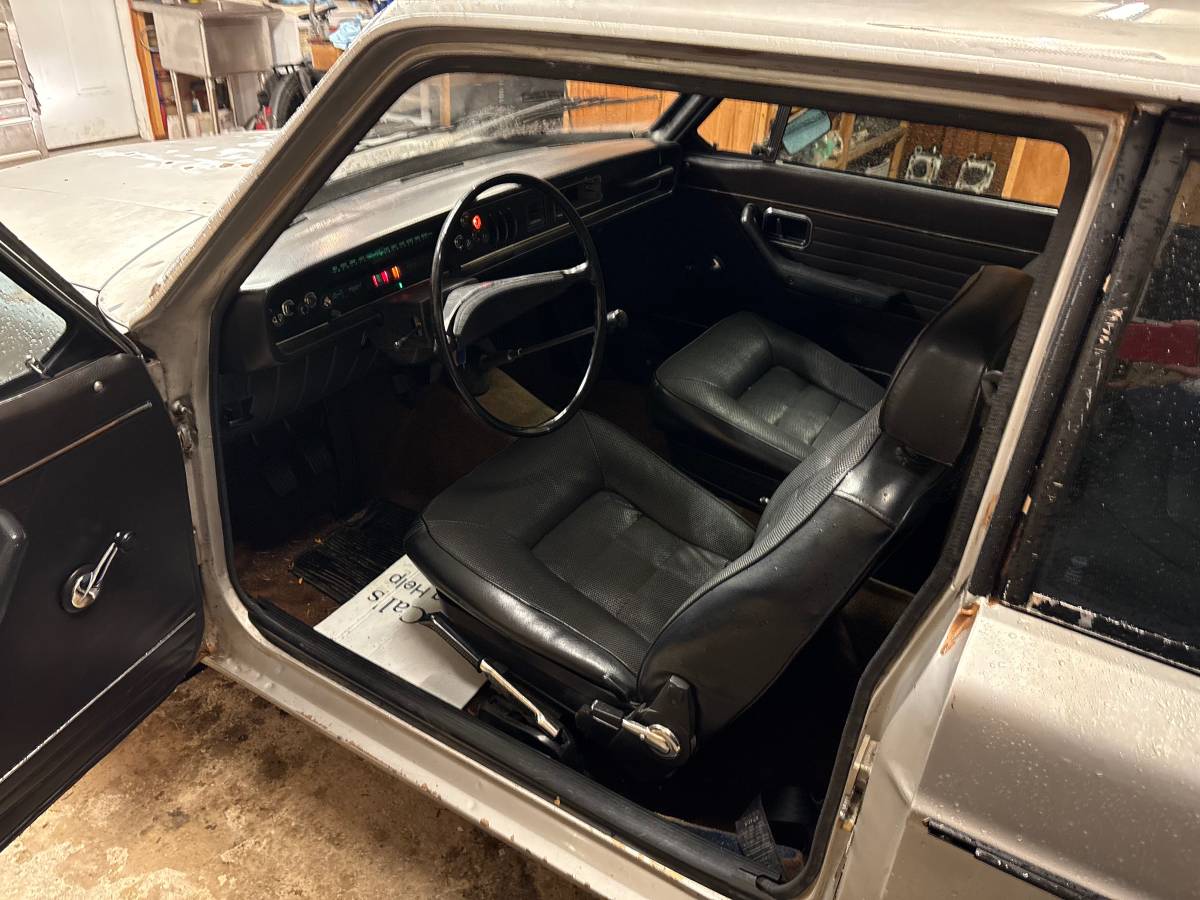 Volvo-142e-1971-silver-13